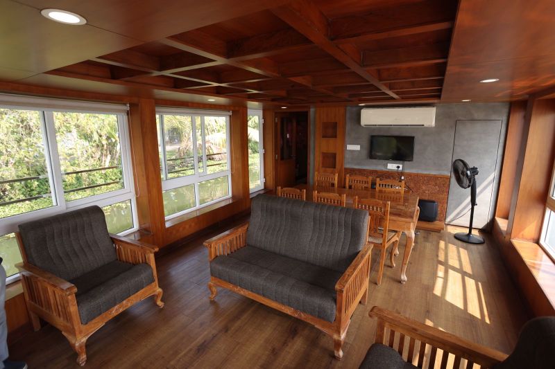 Houseboat image