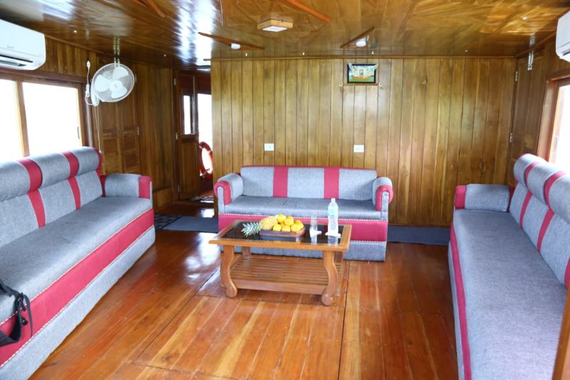 Houseboat image