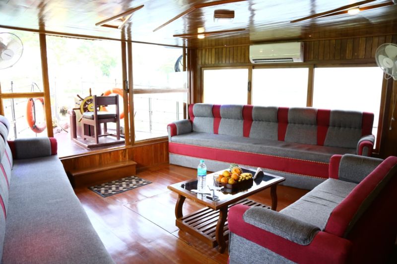 Houseboat image