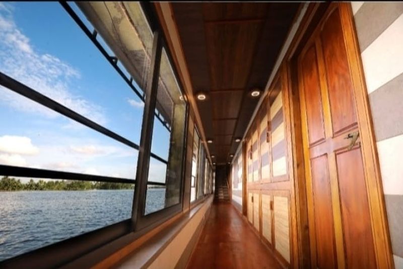 Houseboat image