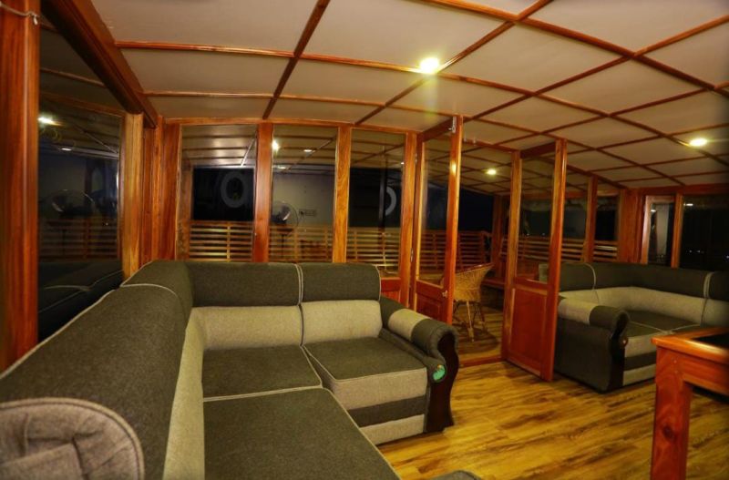 Houseboat image