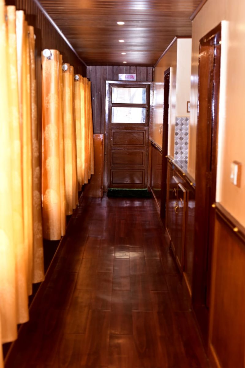 Houseboat image