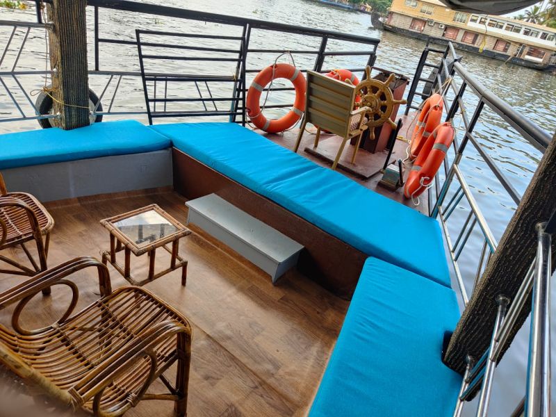 Houseboat image