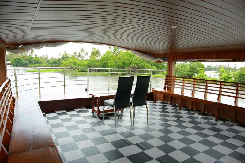 Houseboat image