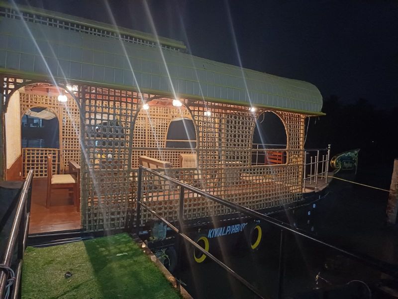 Houseboat image