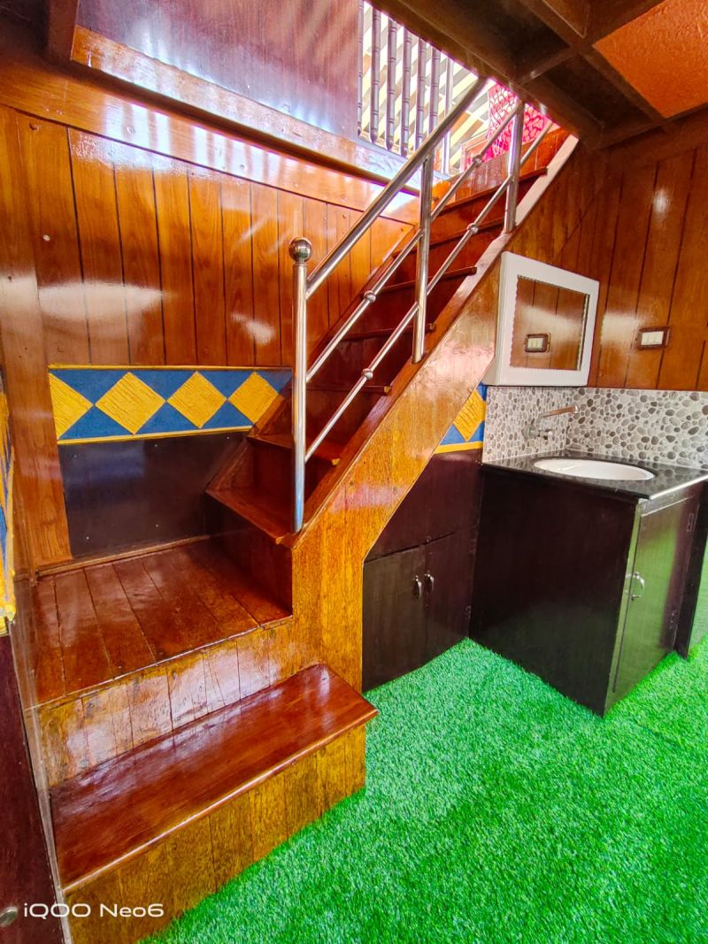 Houseboat image