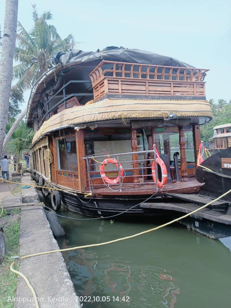 Houseboat image