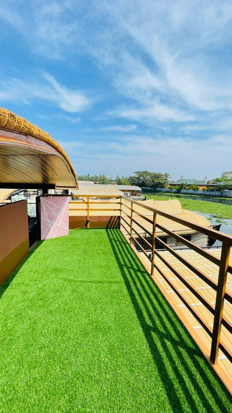 Houseboat image