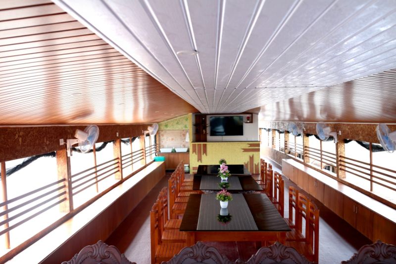 Houseboat image